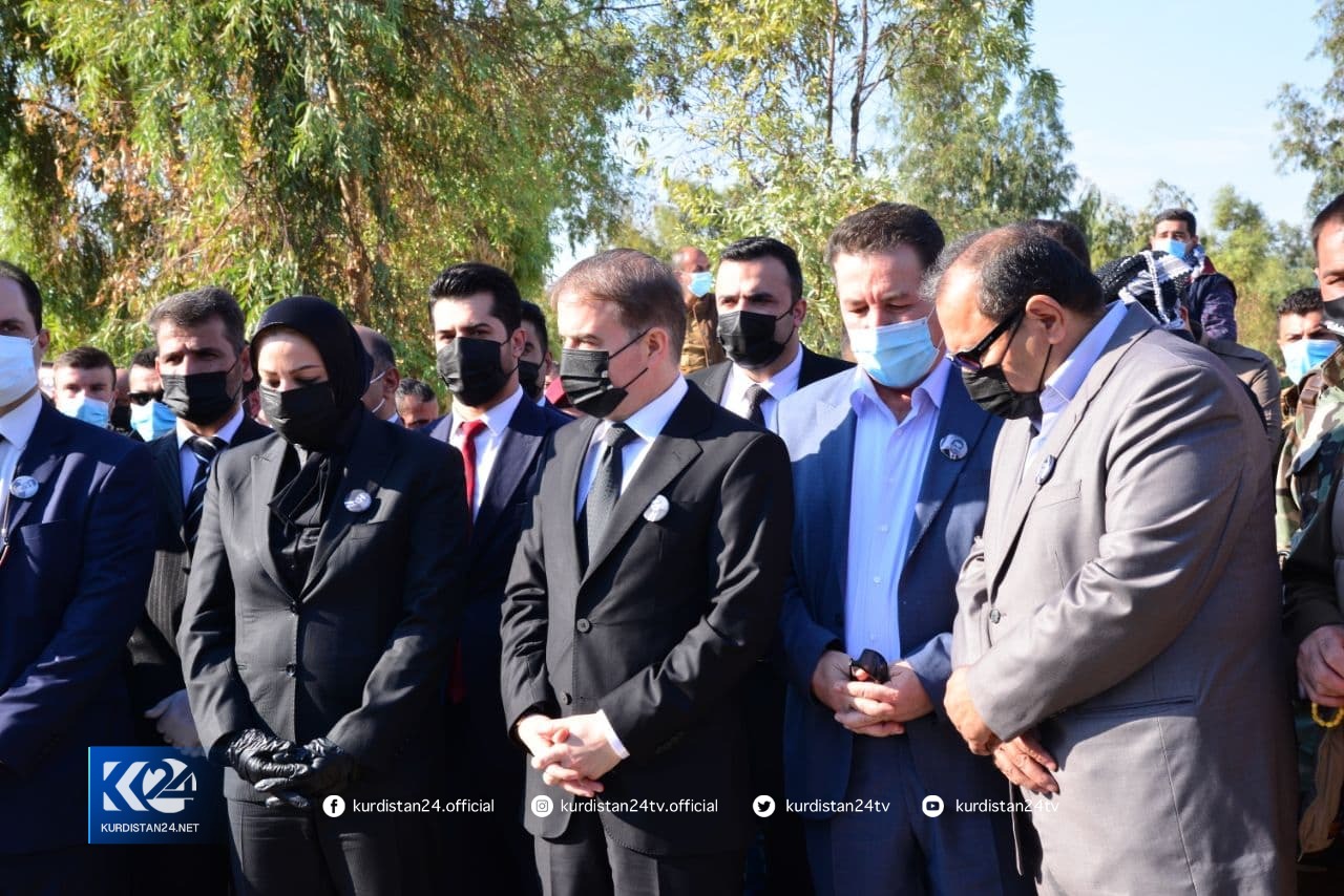 بەوێنە... هەزاران هاووڵاتی لە چاوەڕوانیی تەرمی فرسەت سۆفیدان 